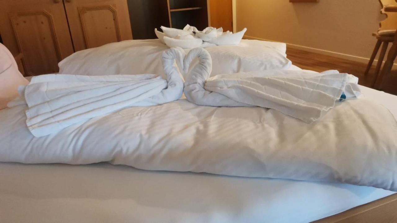 Hotel Dernbachtal Bagian luar foto